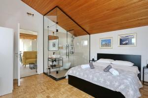 Sea & Mountain View By Apartment Brane