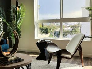 Modern Hollywood Home Sunset View & Free Parking - 10mins to Universal Studios