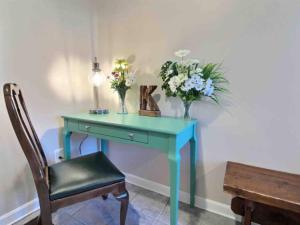 DoubleDen- AC, Hot Tub, Fire pit, Grill, Game Room