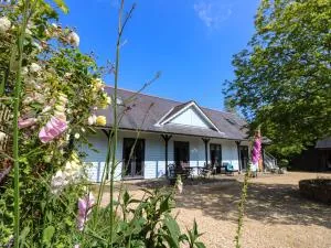 The Coach House - 伍顿大桥