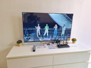 8pax 2R1B DELUXE SUITE, i-City, i-Soho, Beside Theme Park, WIFI 50" Smart TV