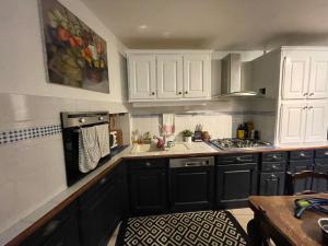 Maisons de vacances Spacious character house in beautiful Montcuq : photos des chambres