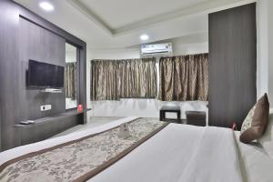 Hotel Nova Cross Road