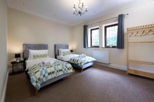 Spacious 7BR Home, Families & Contractors, Hot Tub