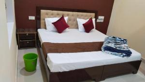 Dev paying guest house