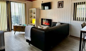 Lodge Cabin with Fabulous Views - Farm Holiday