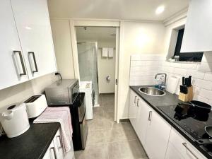 CBD Hideaway 1BR Luxe & Cozy