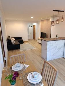 Albufeira - Sun, Pool and Marina View!