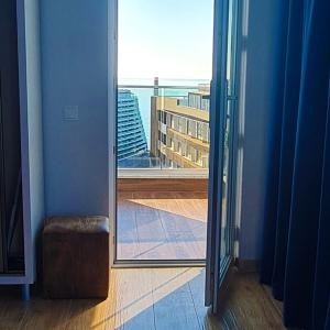 Seaside 2-Room 3-Balconies Apt#12 Stunning View