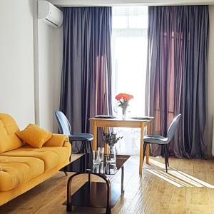 Seaside 2-Room 3-Balconies Apt#12 Stunning View