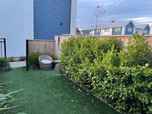 CBD 2 Bedroom Parkside Living By Hagley with Free Parking