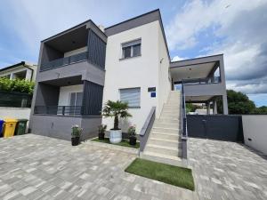 Apartments Iva & Nika