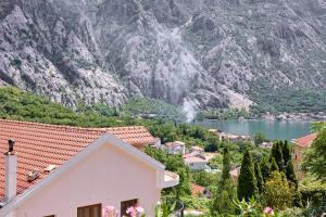 Cozy Apartments in Kotor Bay