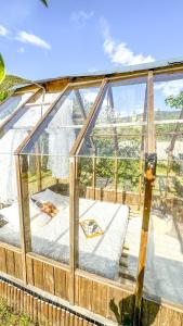 Tentes de luxe Chalet en verre sous une pluie etoilee : photos des chambres