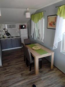 Studio apartment, Aparments Mendula 