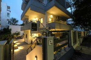 Rhodes Retreat: Modern Comfort in Serene Luxury