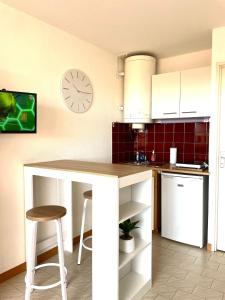 Studio 100m de la mer et port