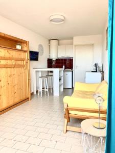 Appartements Studio 100m de la mer et port : photos des chambres