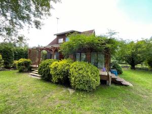 Dom letniskowy z dużym ogrodem