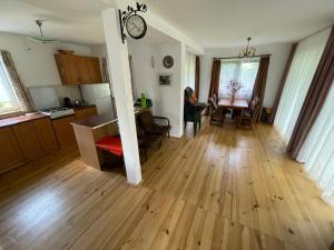 Dom letniskowy z dużym ogrodem