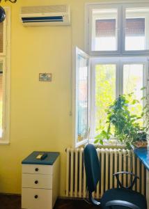 Central with Parking 3 Bedroom Apartment