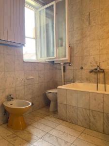 Central with Parking 3 Bedroom Apartment