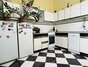 Central with Parking 3 Bedroom Apartment