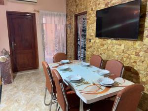 Private House, 2rooms, Garden, 2min from the beach