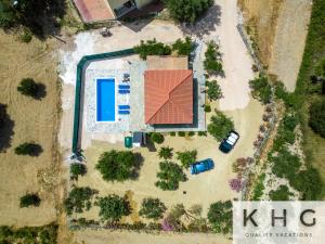 Family cottage with Private pool! near Megas lakos beach