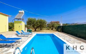 Family cottage with Private pool! near Megas lakos beach