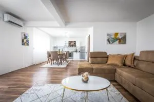 Vila Elena - 波利卡斯特隆