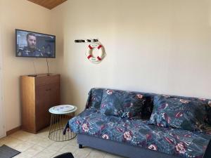 Maisons de vacances Maison de vacances 3 couchages avec terrasse proche plage et centre ville - Saint-Gilles-Croix-de-Vie - FR-1-224-35 : photos des chambres