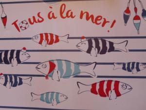 Maisons de vacances Maison de vacances 3 couchages avec terrasse proche plage et centre ville - Saint-Gilles-Croix-de-Vie - FR-1-224-35 : photos des chambres