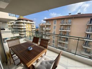 Nice Magnan 2P-Piscine, Clim, Parking