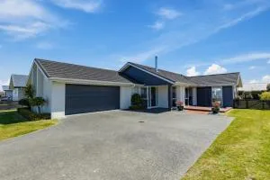 Fabulous in Wharewaka - Wharewaka Holiday Home - Waitahanui