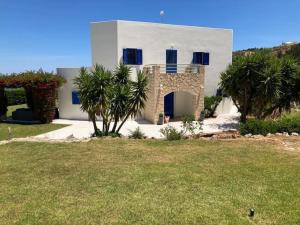 Villa Thea,Plaka with sea & mountain views