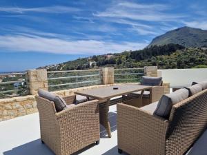 Villa Thea,Plaka with sea & mountain views