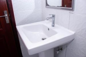 Strategically Located 3 Bedroom Apartment 15minutes from the Airport