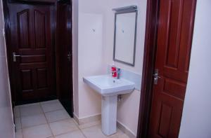 Strategically Located 3 Bedroom Apartment 15minutes from the Airport