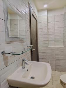 Royal Point Arugambay