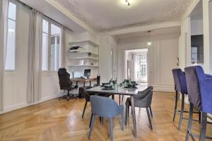Luxury 3 Bedrooms Apartment near Champs Elysees