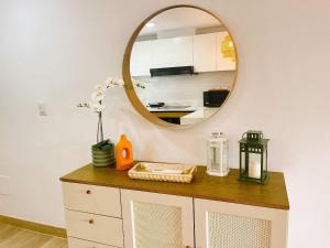 Beauty condo pool views with gym close to the beach