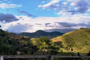 Chalé com vista para montanha na CERVEJARIA JYBÁ - Itajubá