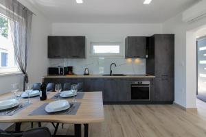 Ferienhaus mit Privatpool für 4 Personen ca 60 qm in Šišan, Istrien Südküste von Istrien