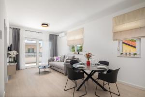 TT - Apartments with private parking