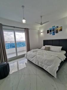 Cityview Penthouse 10th, With Rooftop Pool