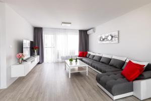 Rendez - big 70m2 Apartment, Fresh New, Parking Included, Air-Conditioned, balcony