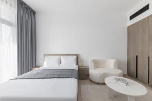 Shining studio in Laya Heights