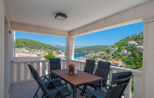 3 Bedroom Beach Front Home In Pucisca