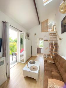 Maisons de vacances The Little Oak - tiny house with bed on mezzanine & terrace - from 1 to 4 p Disney, Paris & CDG : photos des chambres